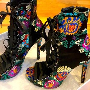 Steve Madden Peep Toe Multicolored Booties